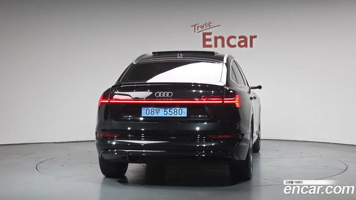 Audi e-tron 2023 из KR, фото 5