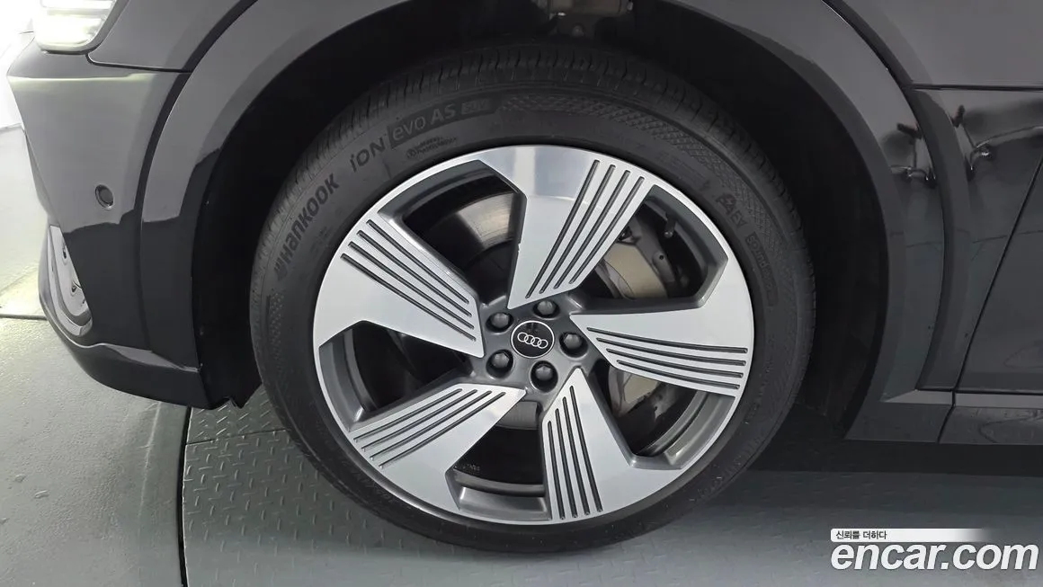 Audi e-tron 2023 из KR, фото 6