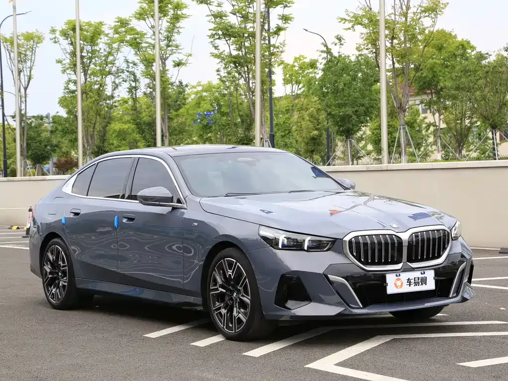 BMW 5 Series — фото 10