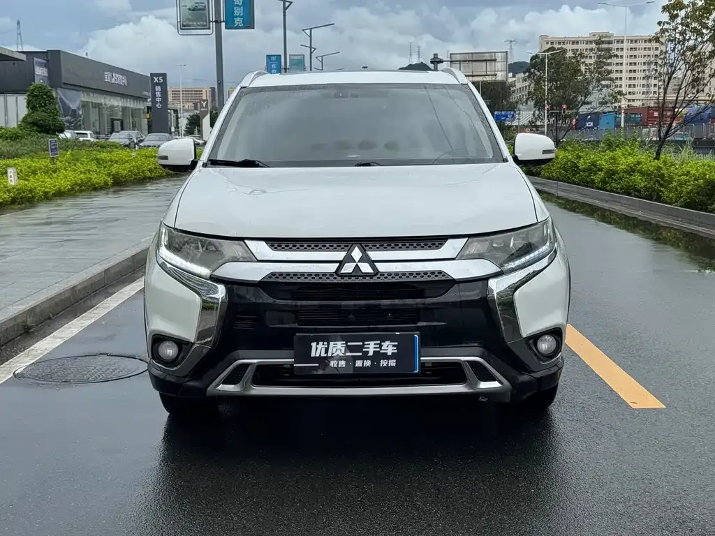 Mitsubishi Outlander — фото 6
