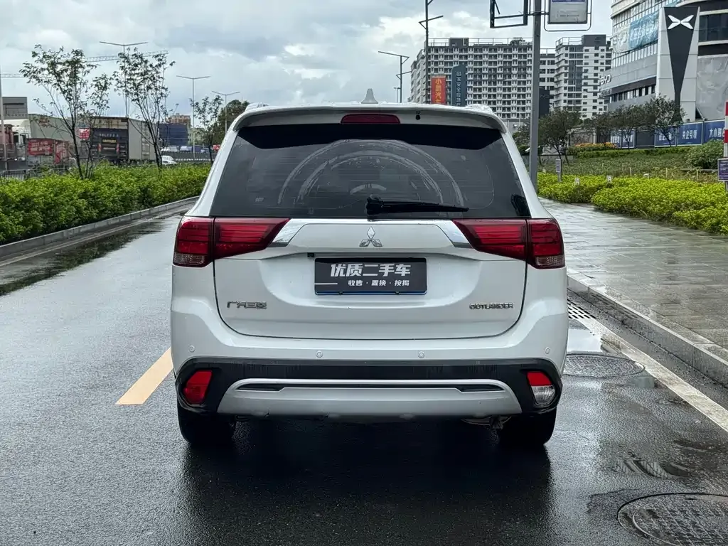 Mitsubishi Outlander — фото 2