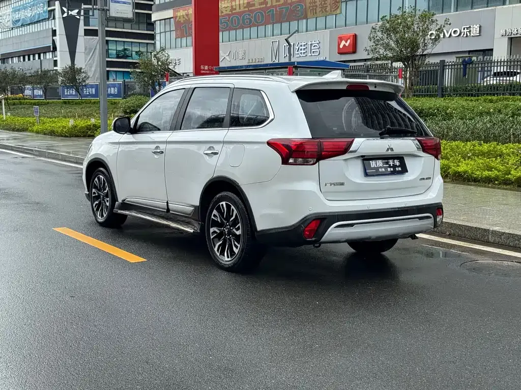 Mitsubishi Outlander — фото 9