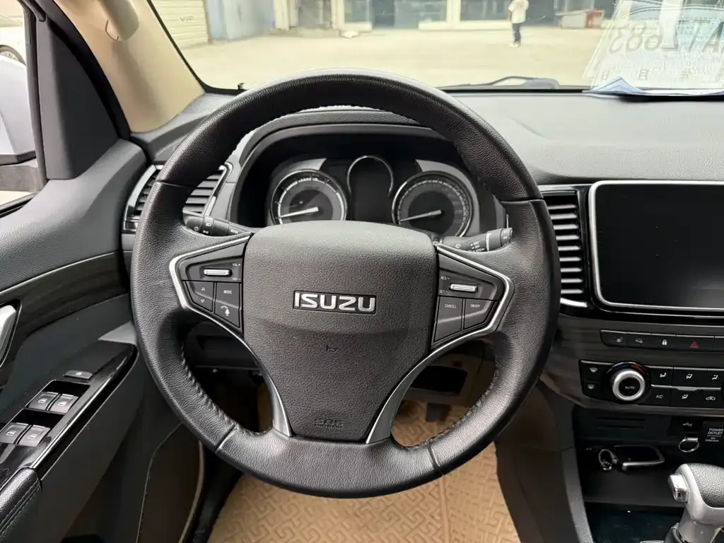 Isuzu MU-X 2022 из CN, фото 3