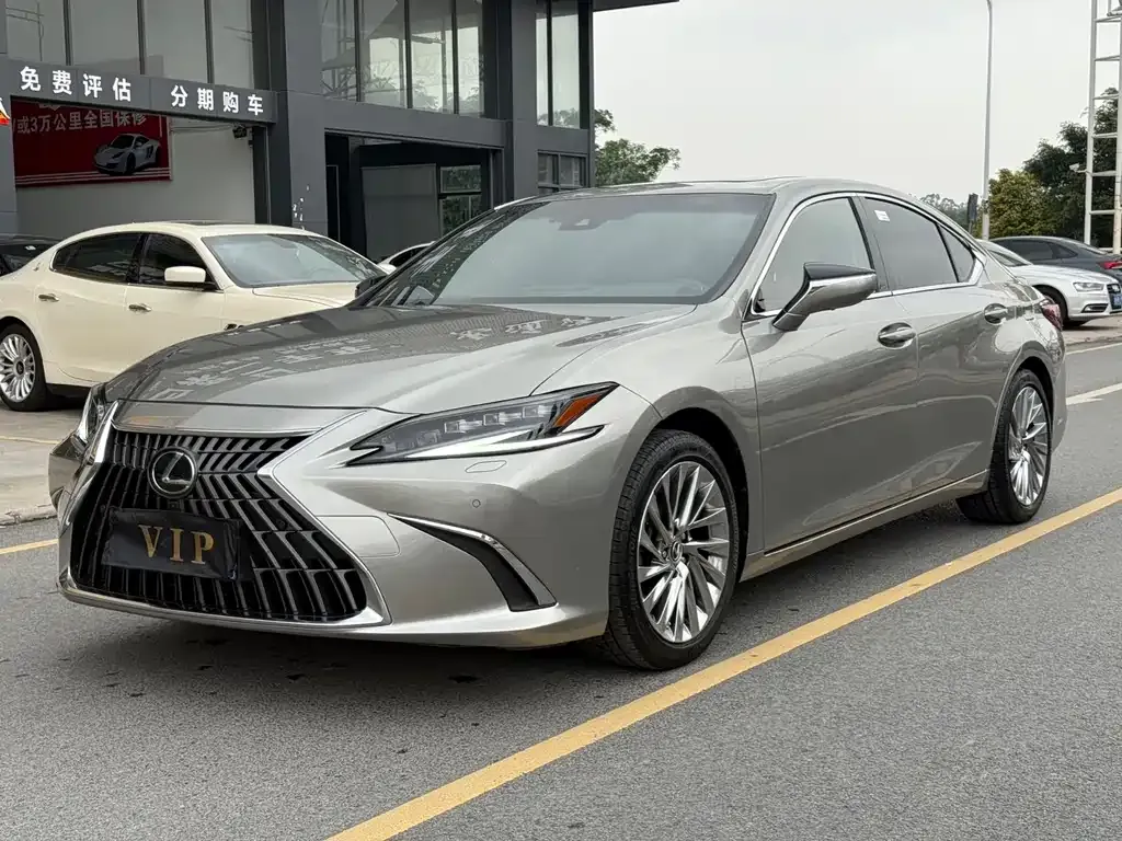 Lexus ES — фото 1