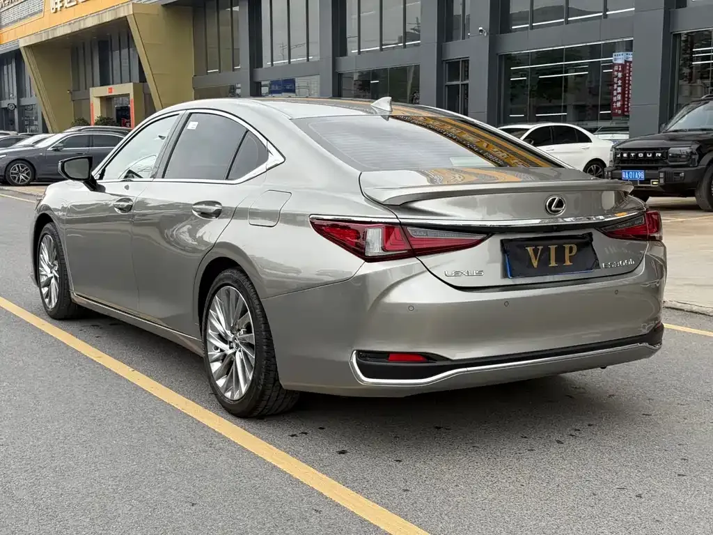 Lexus ES — фото 6