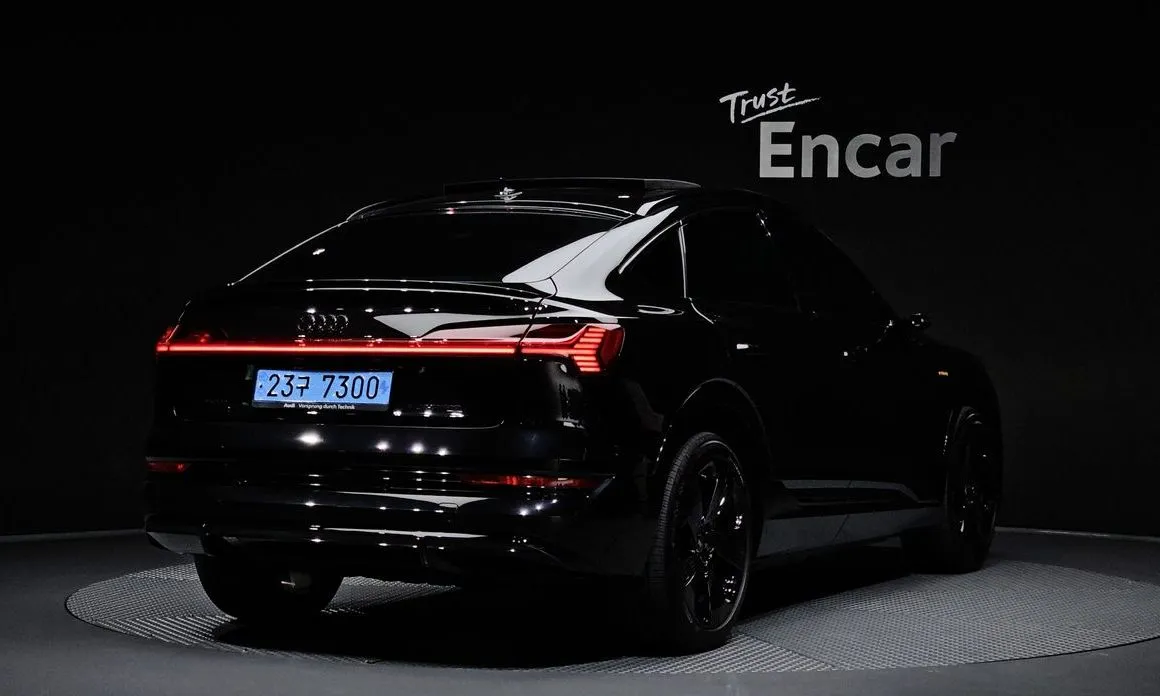 Audi e-tron — фото 10