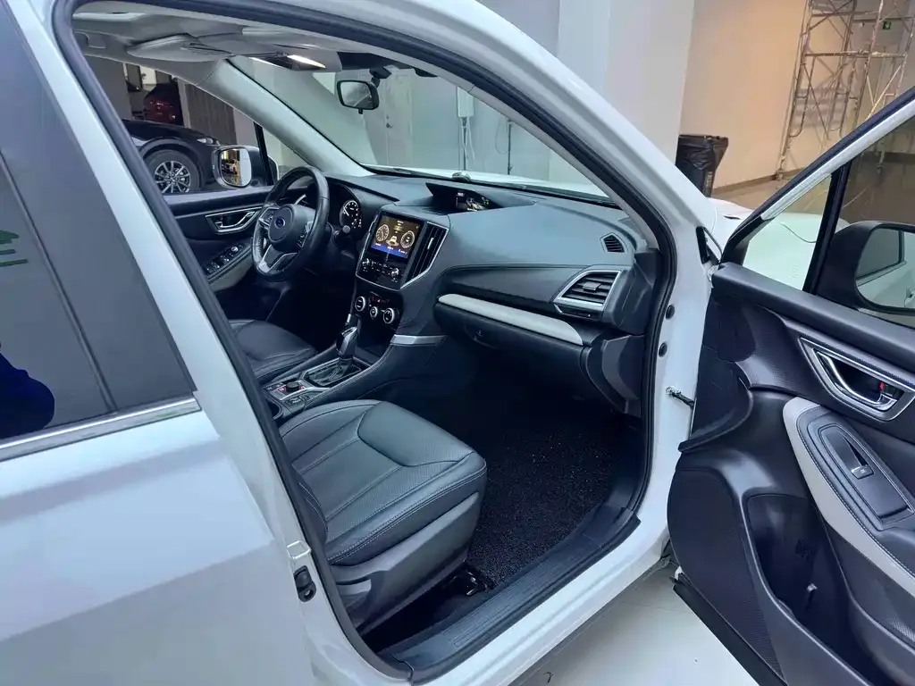 Subaru Forester — фото 10