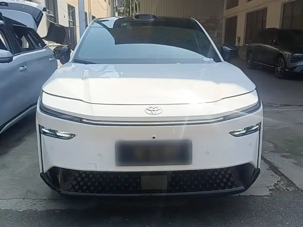 Toyota Platinum 3X 2025 из CN, фото 3