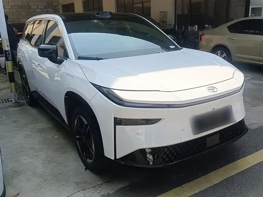 Toyota Platinum 3X 2025 из CN, фото 7