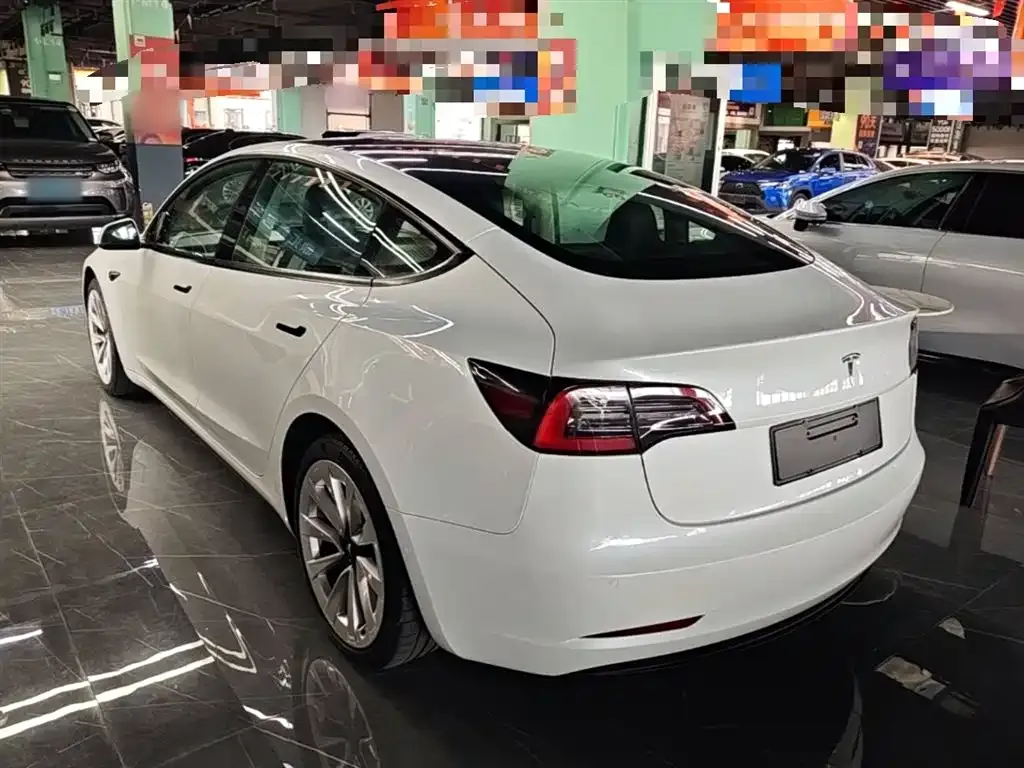 Tesla Model 3 — фото 10