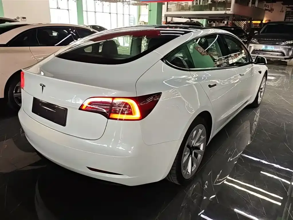 Tesla Model 3 — фото 3