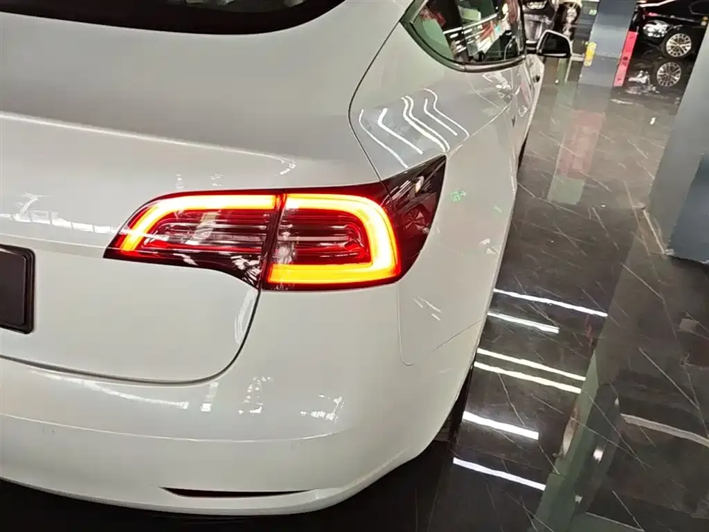 Tesla Model 3 — фото 4
