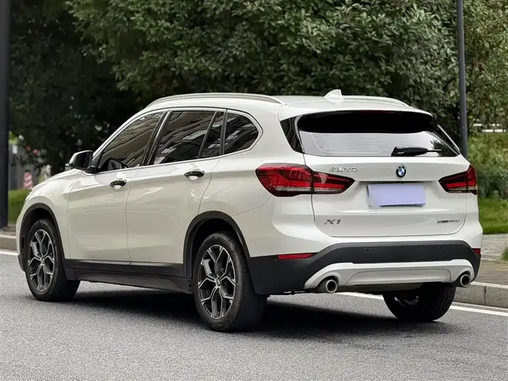 BMW X1 — фото 9