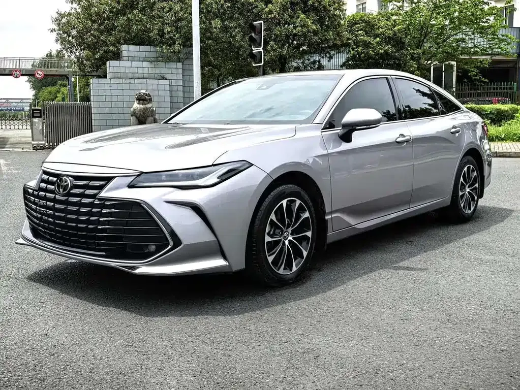 Toyota Avalon — фото 1