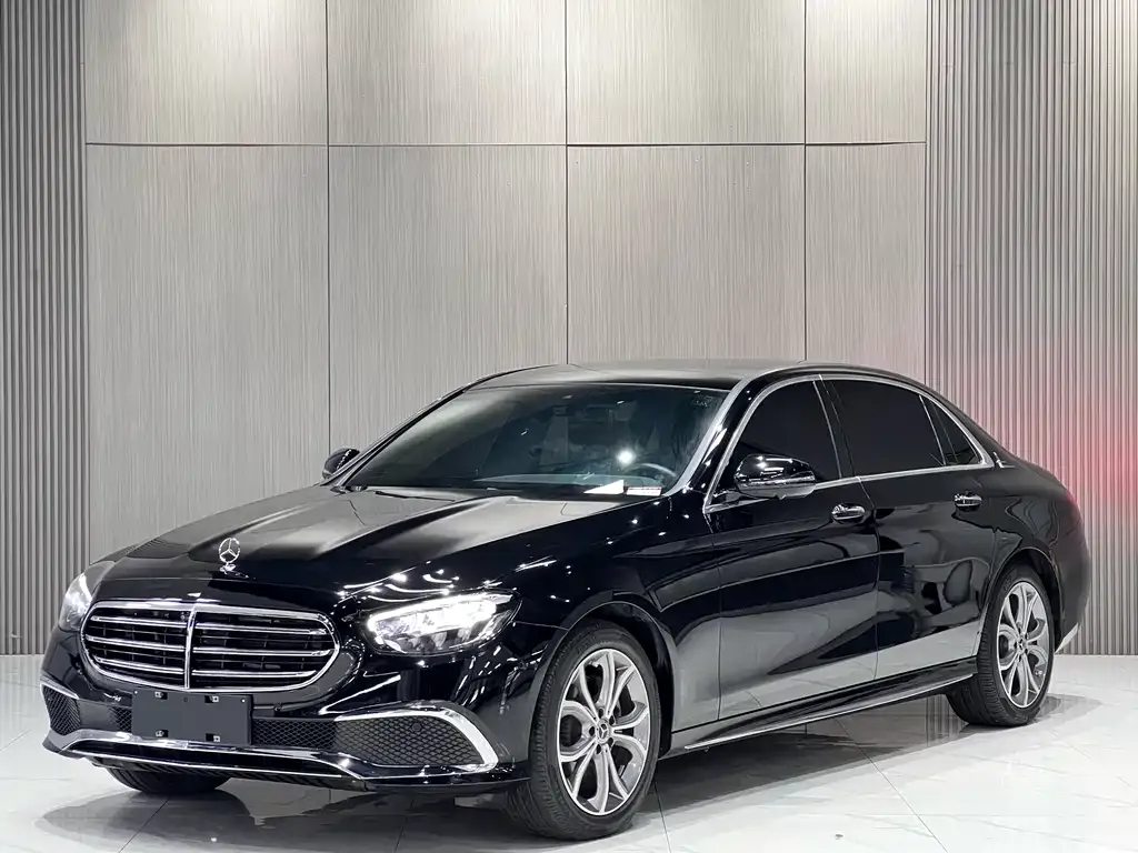 Mercedes-Benz E-Class — фото 1