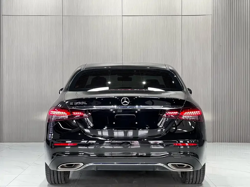 Mercedes-Benz E-Class — фото 4