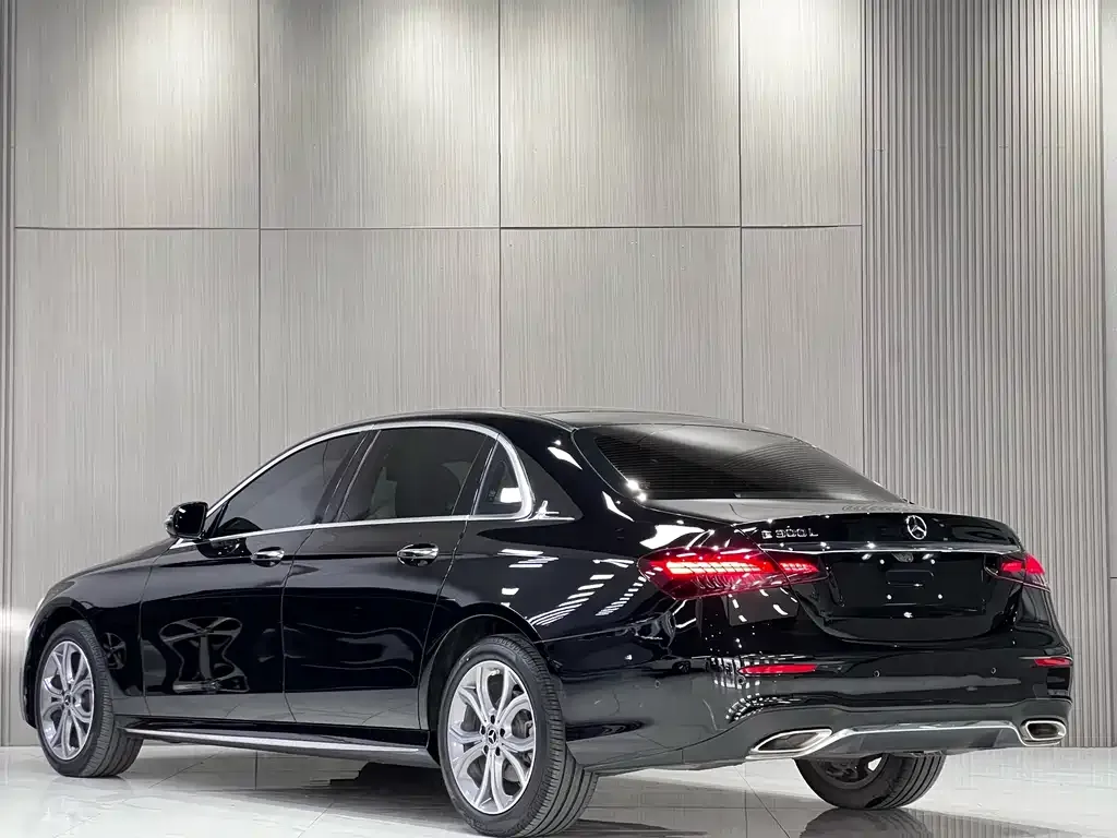 Mercedes-Benz E-Class — фото 5