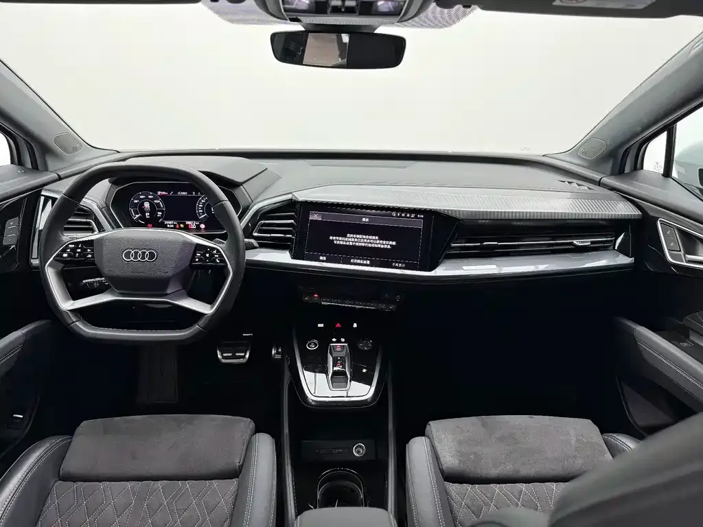 Audi Q4 e-tron — фото 7