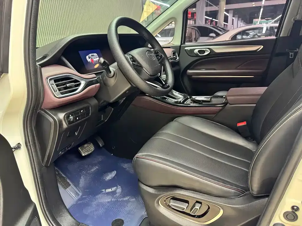 GAC Motor Trumpchi M6 — фото 10