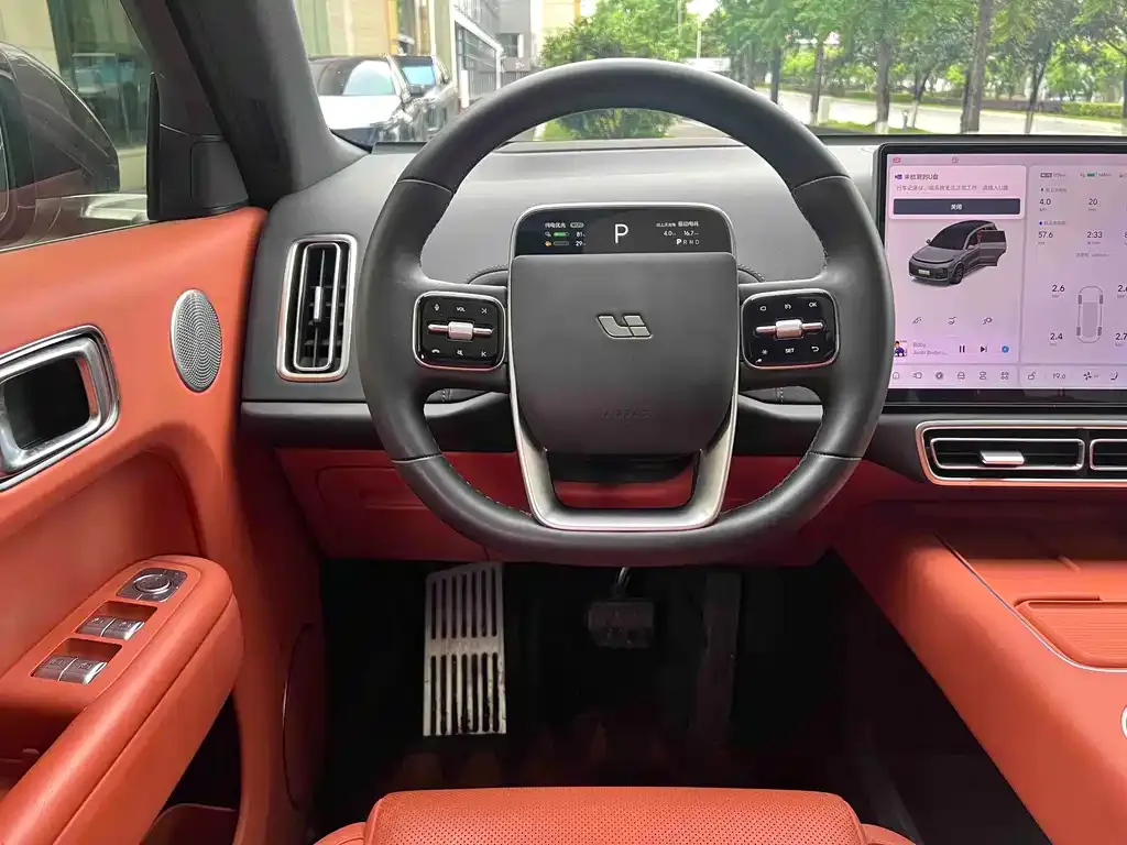 Li Auto L8 — фото 2