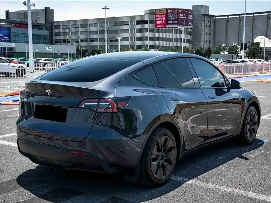 Tesla Model Y — фото 10