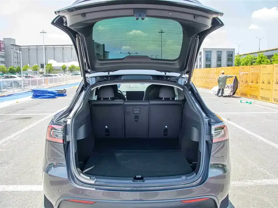 Tesla Model Y — фото 7
