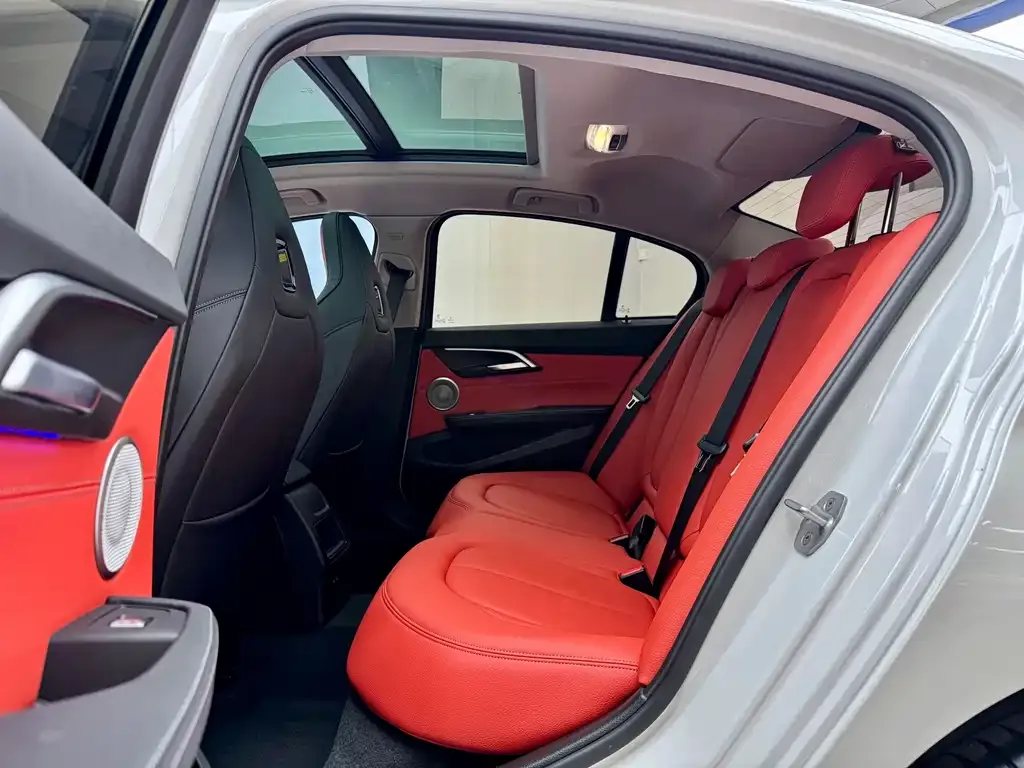 BMW 1 Series 2023 из CN, фото 8