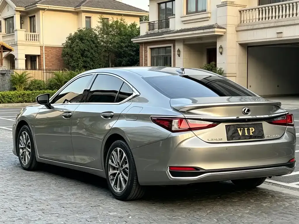 Lexus ES — фото 5
