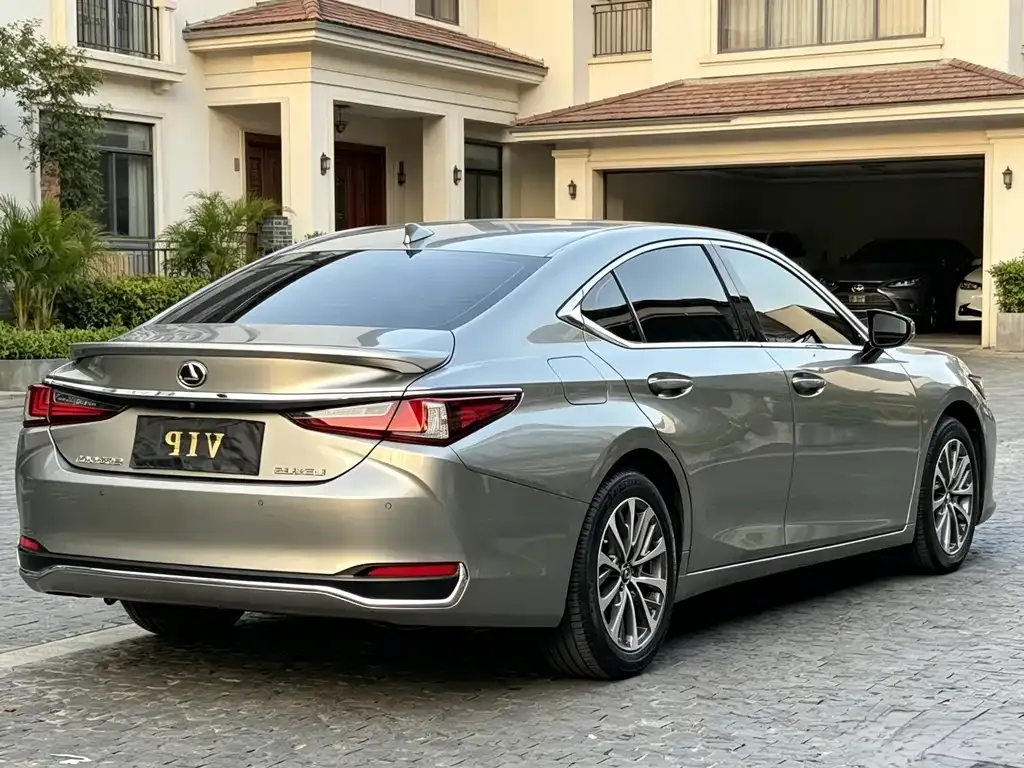 Lexus ES — фото 7