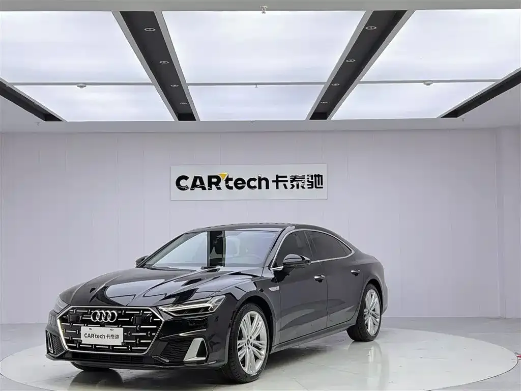 Audi A7L — фото 1