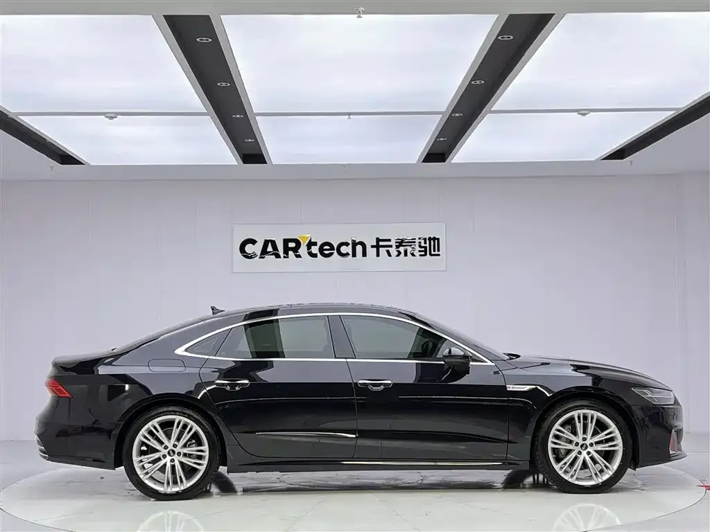 Audi A7L — фото 2