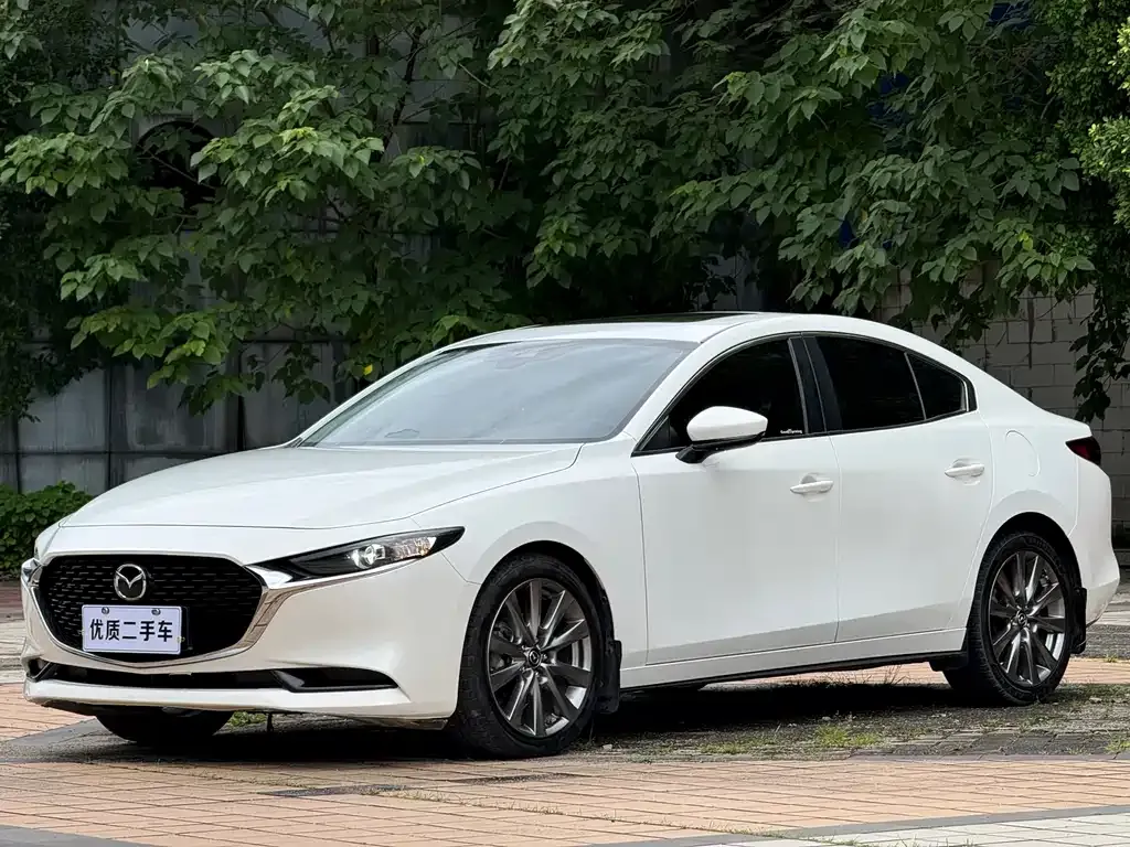 Mazda 3 Axela — фото 1