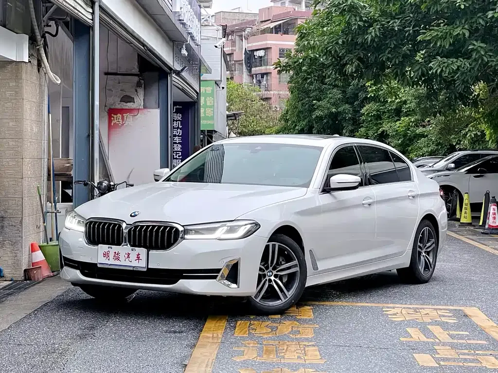 BMW 5 Series — фото 1