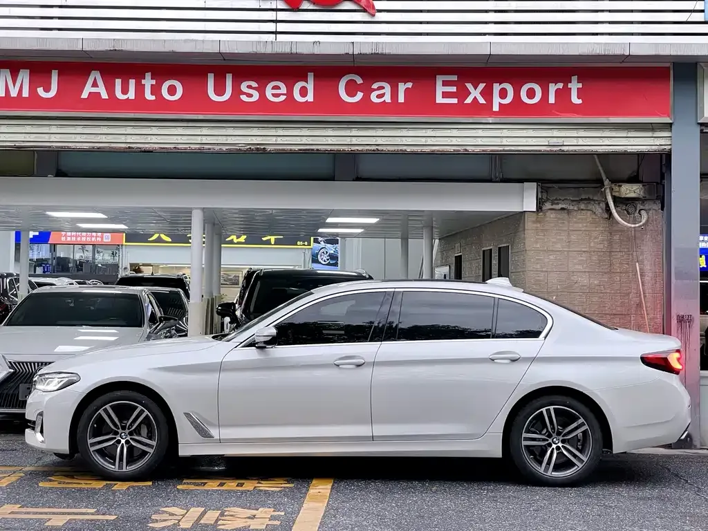 BMW 5 Series — фото 9