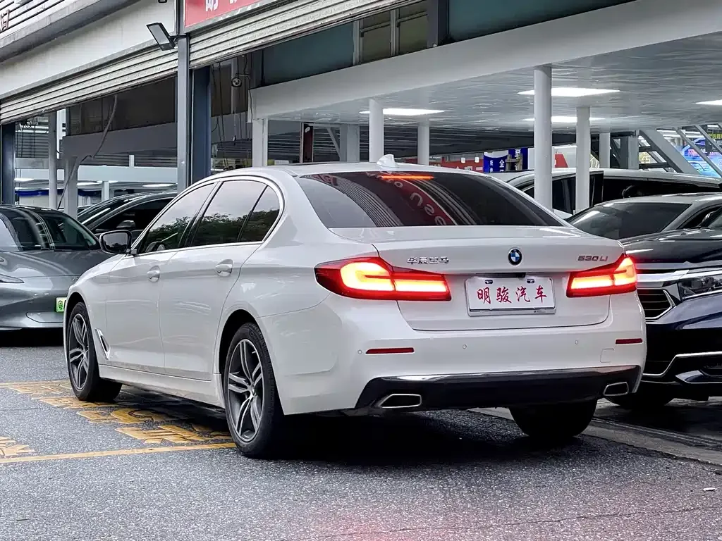 BMW 5 Series — фото 4