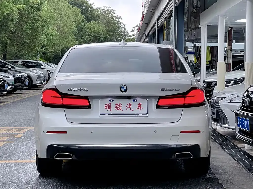 BMW 5 Series — фото 10