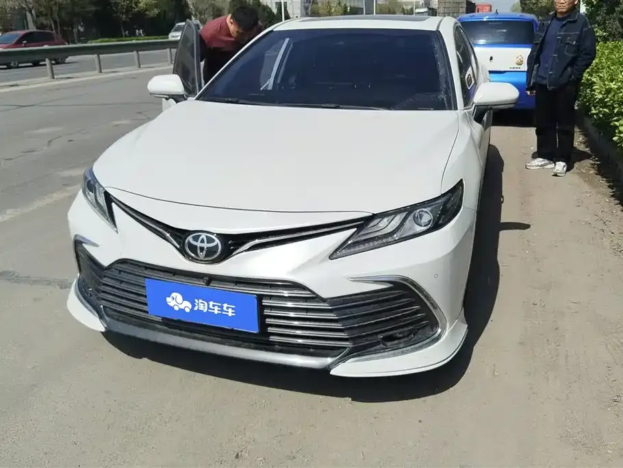Toyota Camry — фото 6