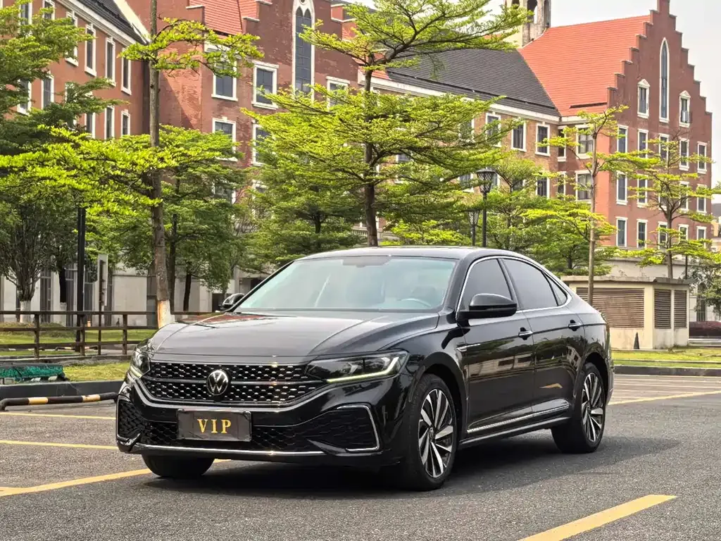 Volkswagen Passat — фото 1