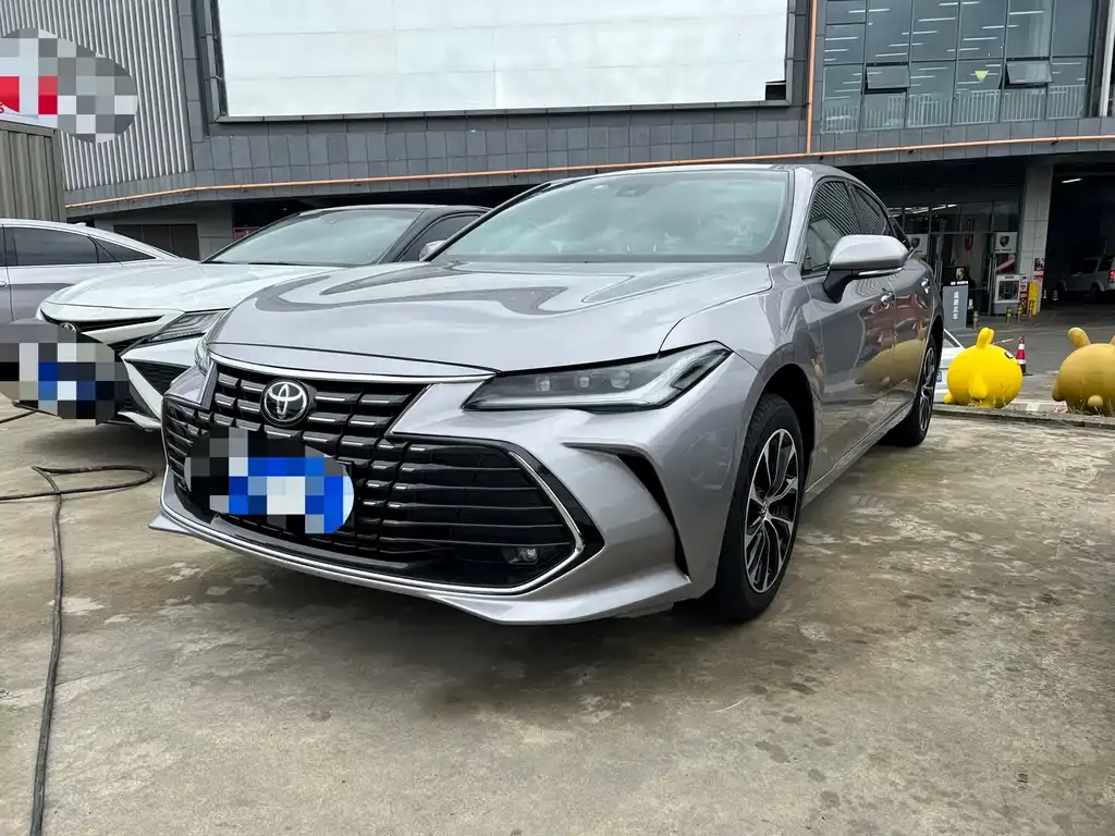 Toyota Avalon — фото 1