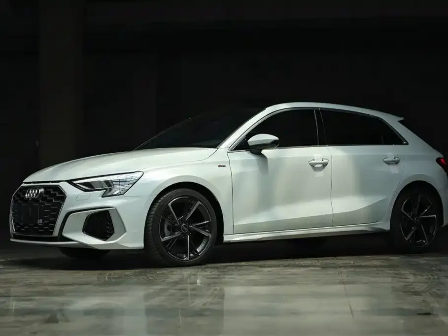 Audi A3 — фото 1