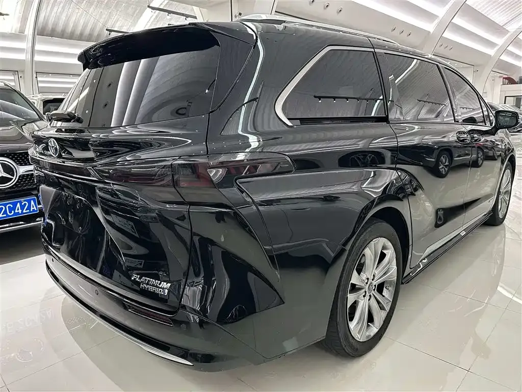 Toyota Sienna — фото 4
