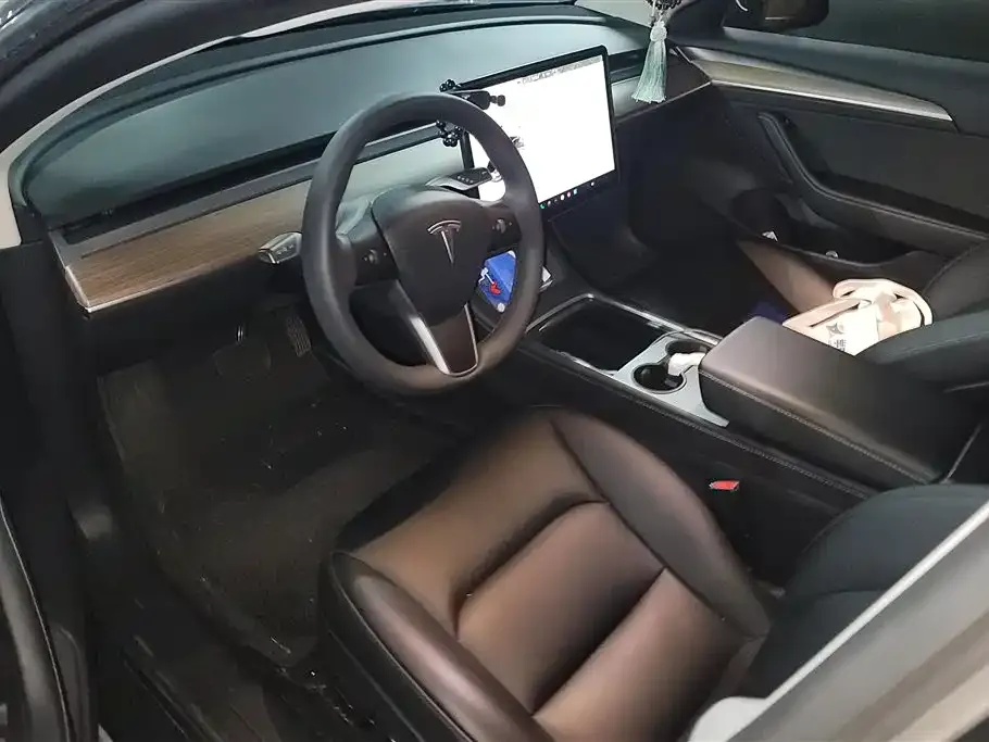 Tesla Model 3 — фото 8