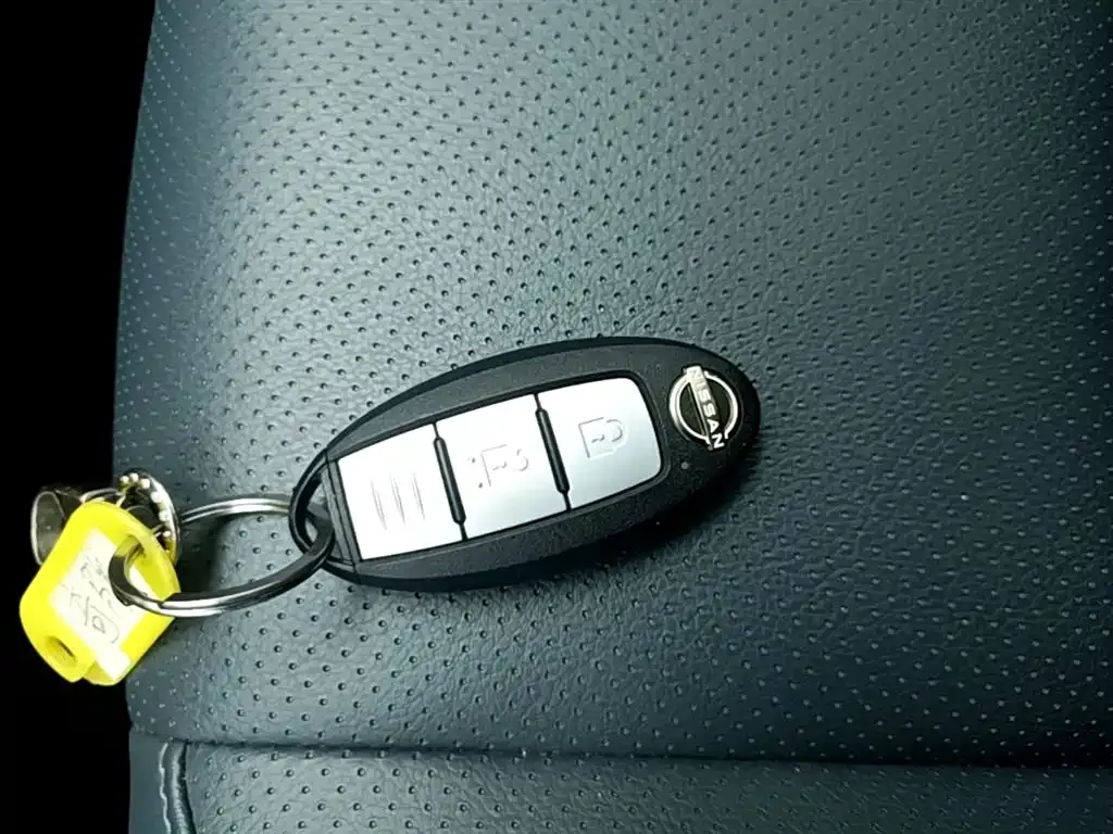 Nissan X-Trail — фото 10