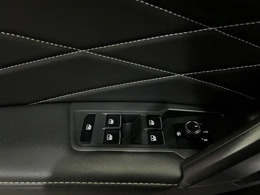 Volkswagen Tiguan L 2022 из CN, фото 3