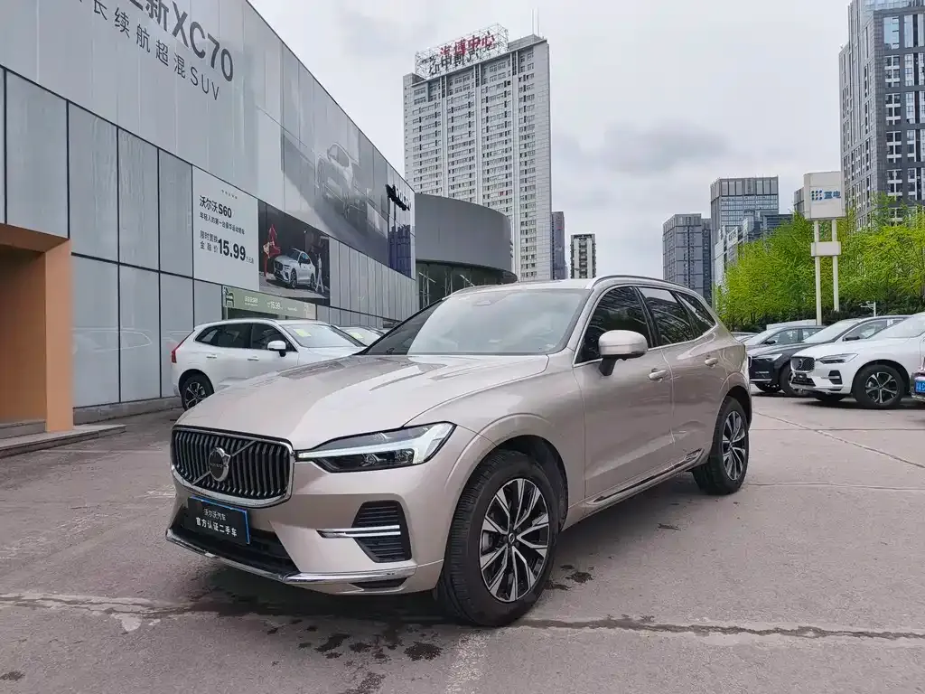 Volvo XC60 — фото 1