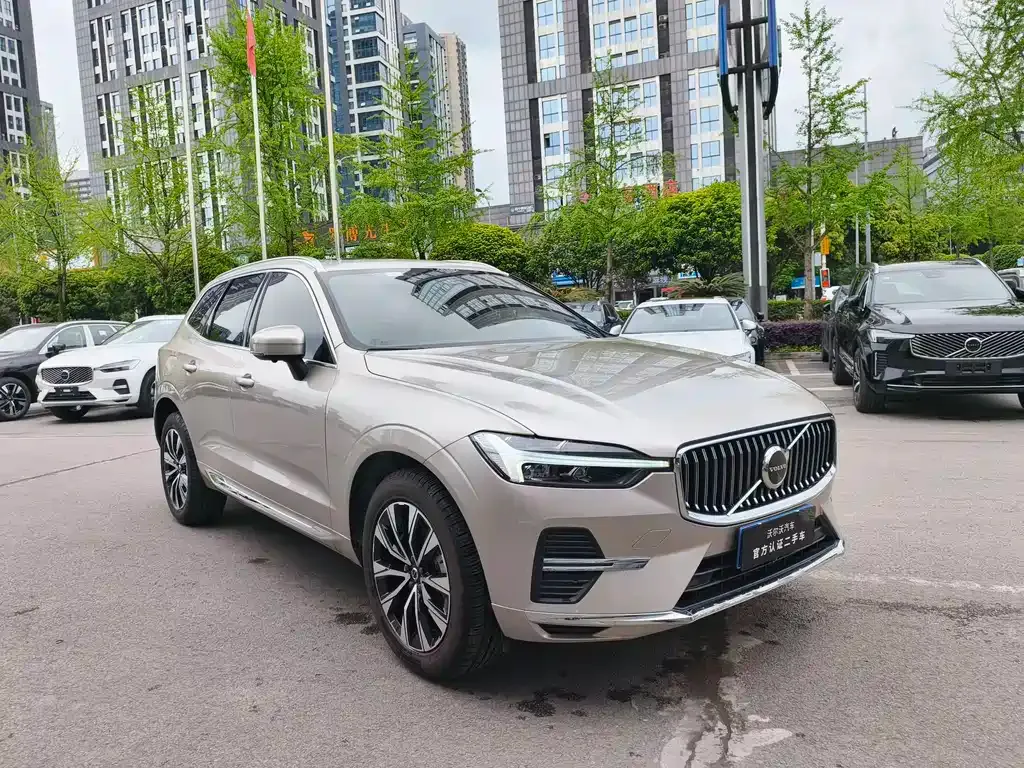 Volvo XC60 — фото 8