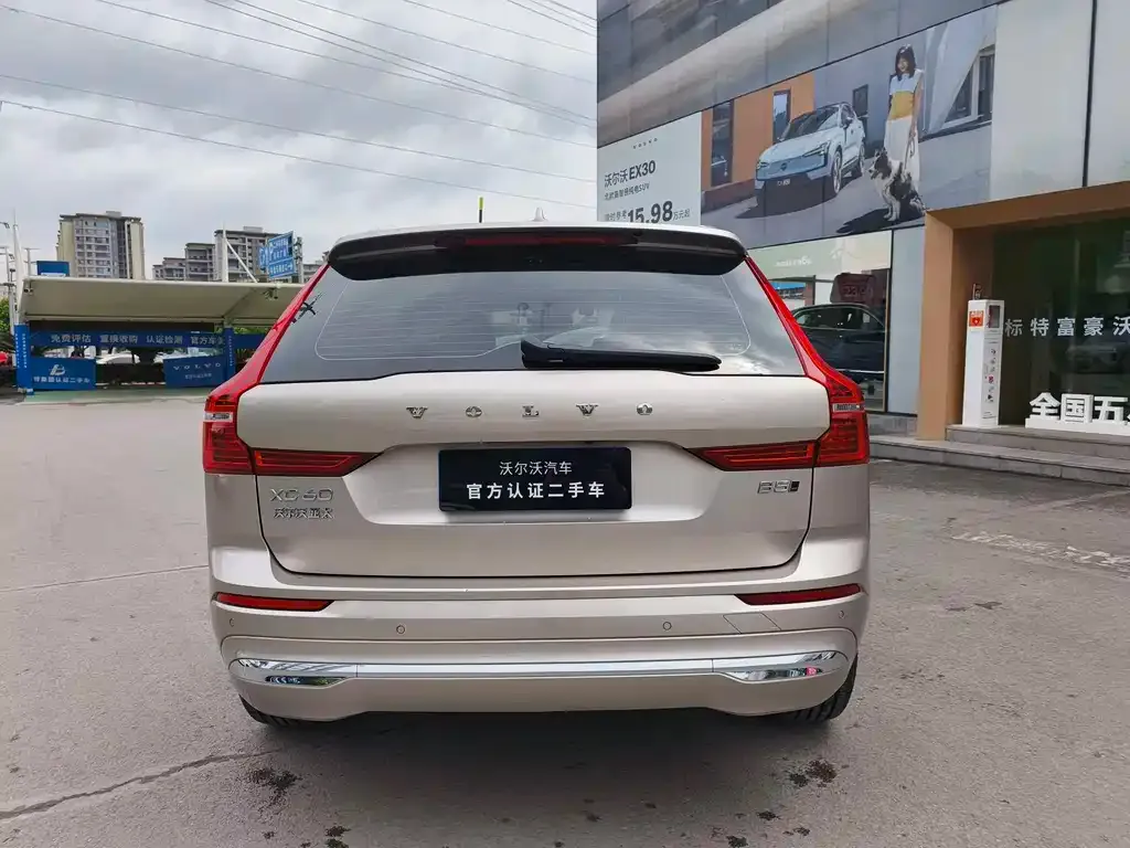 Volvo XC60 — фото 10