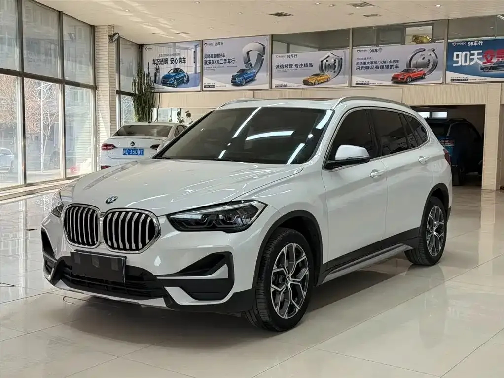 BMW X1 — фото 1