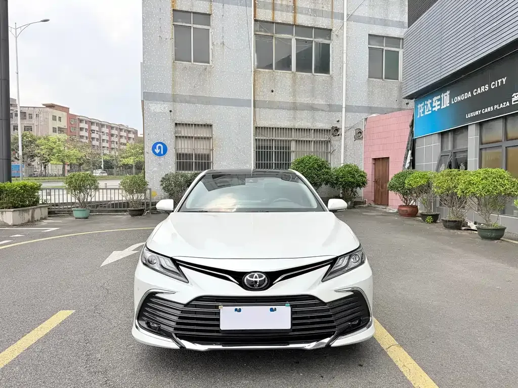 Toyota Camry — фото 6