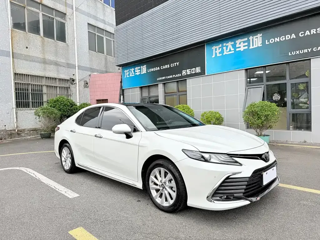 Toyota Camry — фото 9